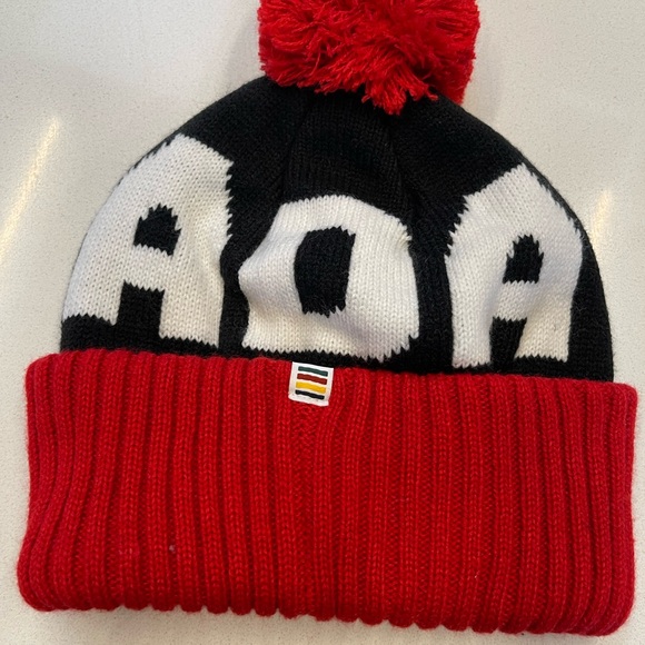 HBC Hudsons Bay Olympic team Canada Pom Pom Beanie Toque Hat Adult/kid One Size - Picture 6 of 6